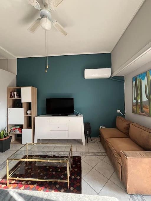 Maria'S Sunlit Apartment Piraeus Exterior photo